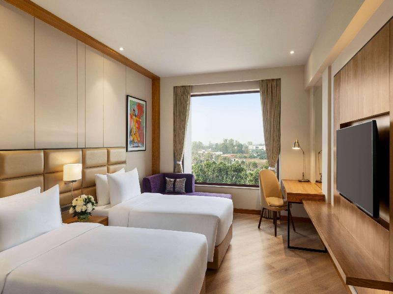 Deluxe Room, 2 Single Beds, City View