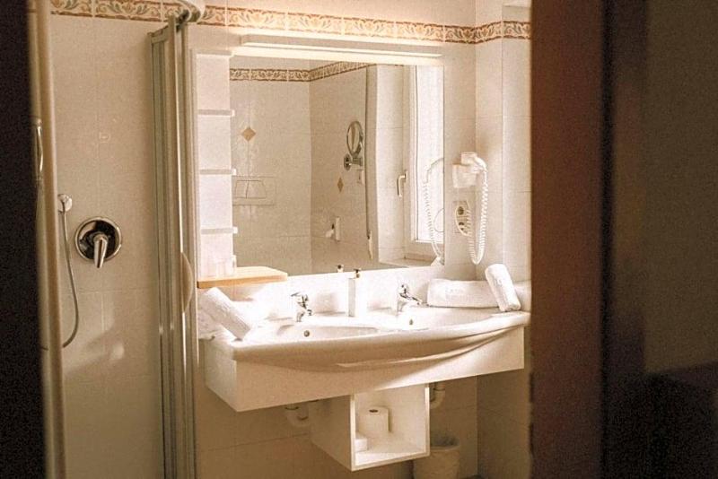 Vitalpina Hotel Schulerhof image