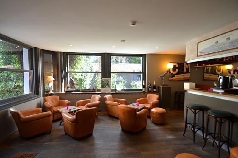 Hotel L Ocv An image