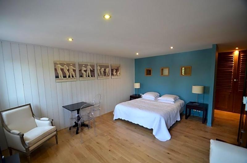 Hotel L Ocv An image