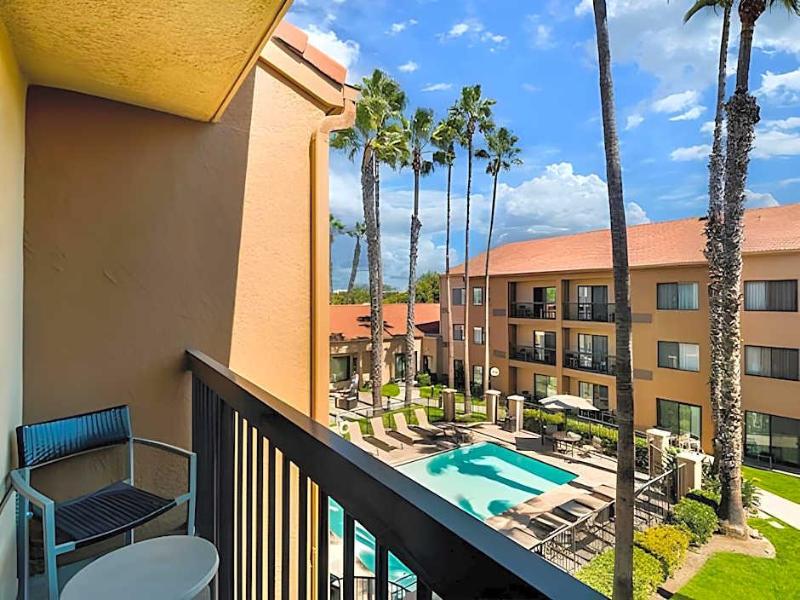 Courtyard Huntington Beach Fountain Valley image