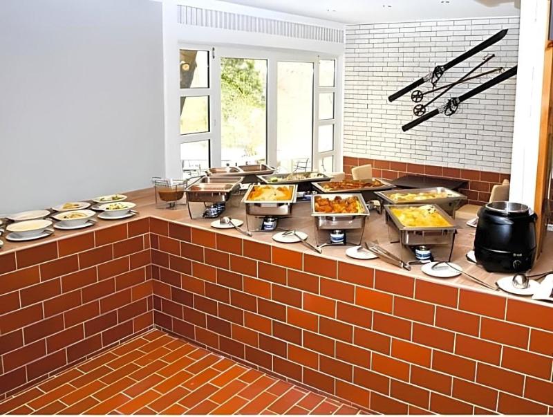 Hotel Bitterfelder Hof Mongoo Gmbh image