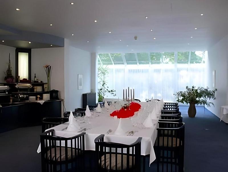 Hotel Bitterfelder Hof Mongoo Gmbh image