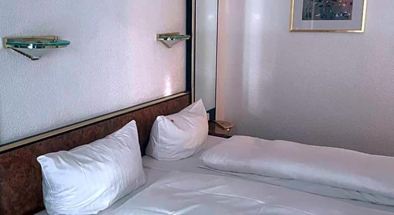 Hotel Bitterfelder Hof Mongoo Gmbh image