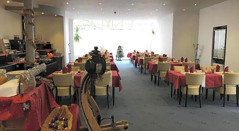 Hotel Bitterfelder Hof Mongoo Gmbh image