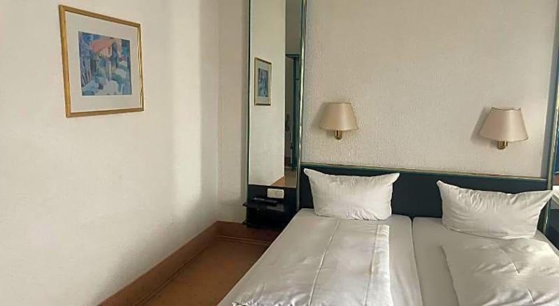 Hotel Bitterfelder Hof Mongoo Gmbh image