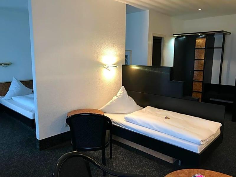 Hotel Bitterfelder Hof Mongoo Gmbh image