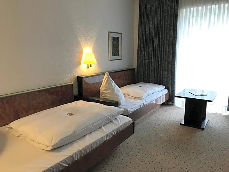 Hotel Bitterfelder Hof Mongoo Gmbh image