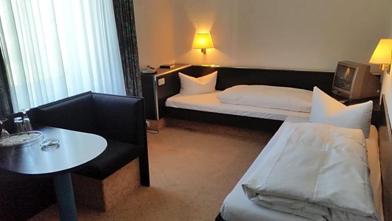 Hotel Bitterfelder Hof Mongoo Gmbh image