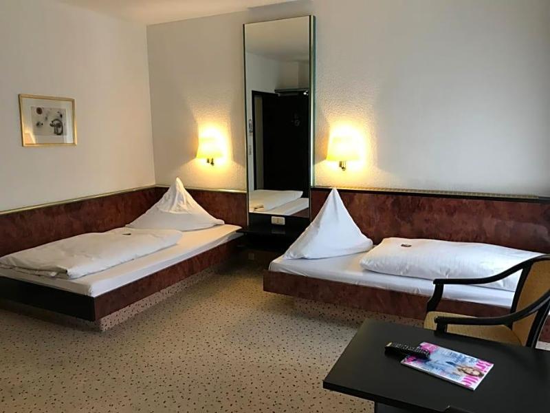 Hotel Bitterfelder Hof Mongoo Gmbh image