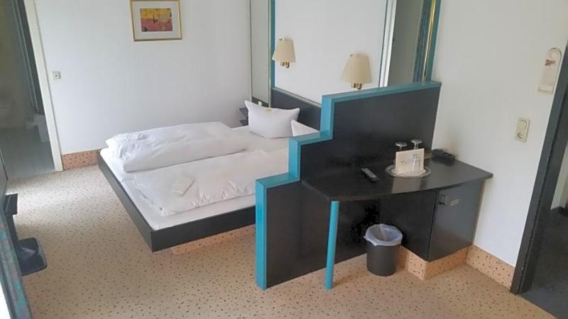 Hotel Bitterfelder Hof Mongoo Gmbh image