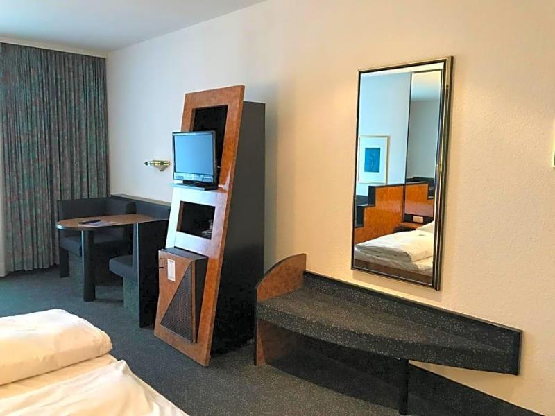 Hotel Bitterfelder Hof Mongoo Gmbh image