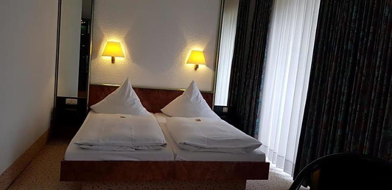 Hotel Bitterfelder Hof Mongoo Gmbh image