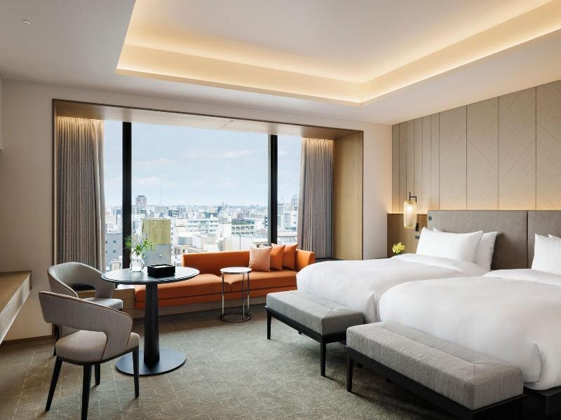 Tiad, Autograph Collection