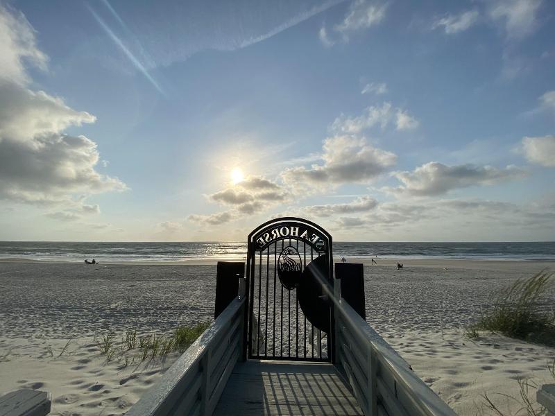 Seahorse Oceanfront Inn — photo 20