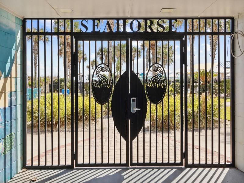 Seahorse Oceanfront Inn — photo 23