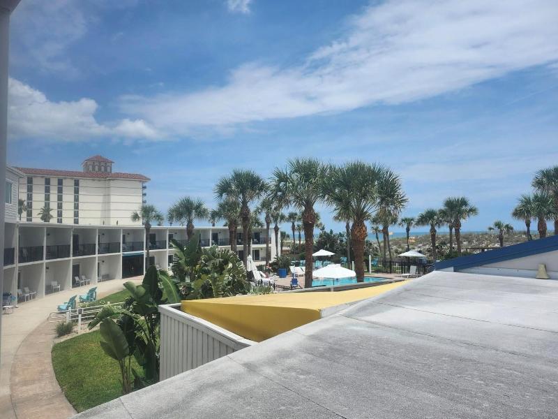 Seahorse Oceanfront Inn — photo 24