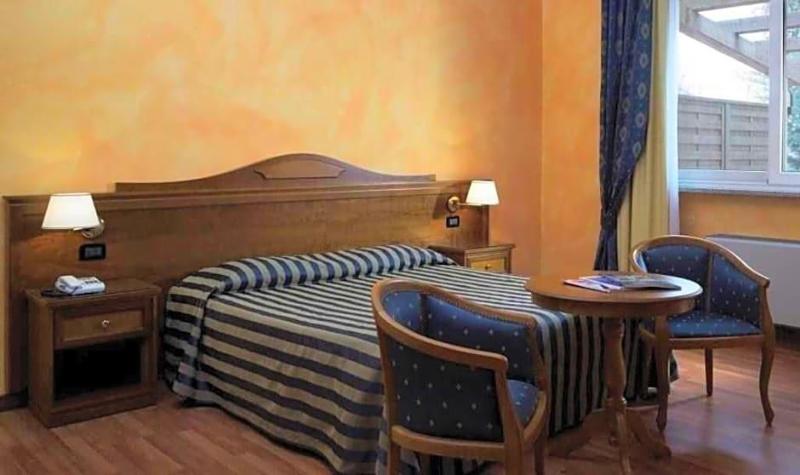 Hotel De La Ville image