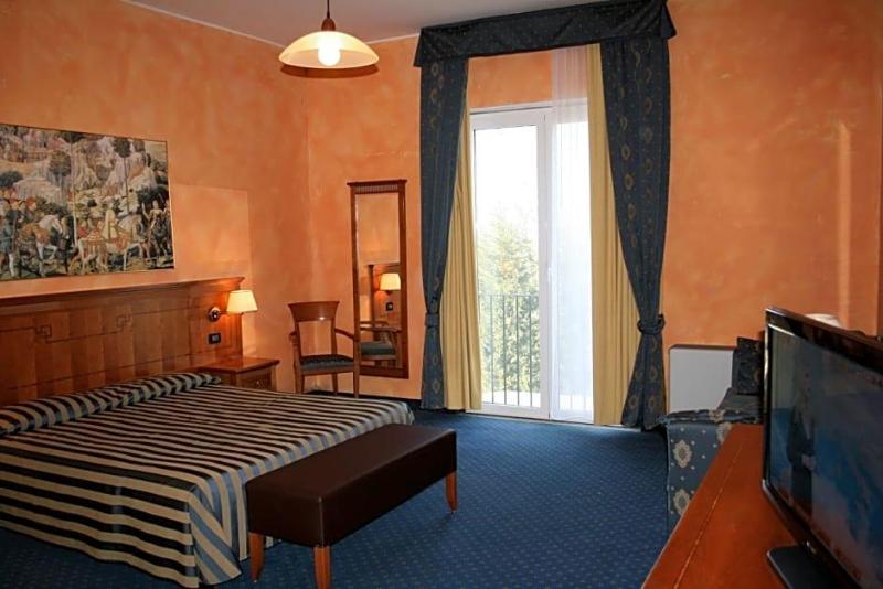 Hotel De La Ville image