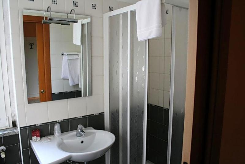 Hotel De La Ville image