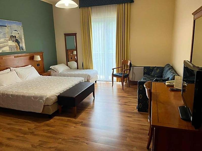 Hotel De La Ville image