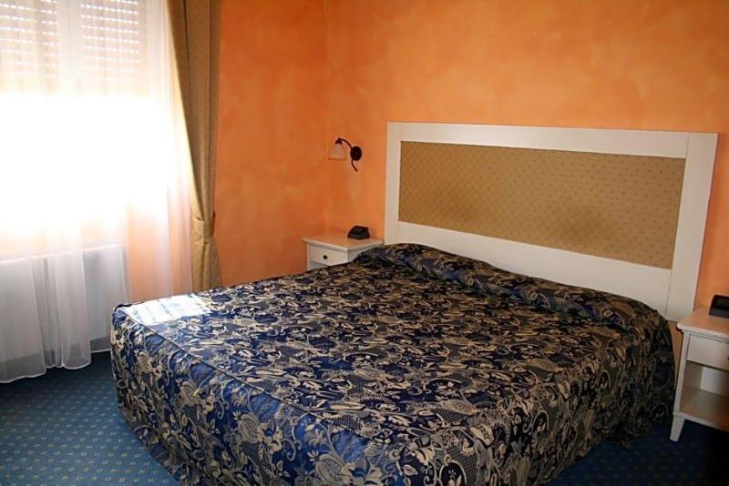 Hotel De La Ville image
