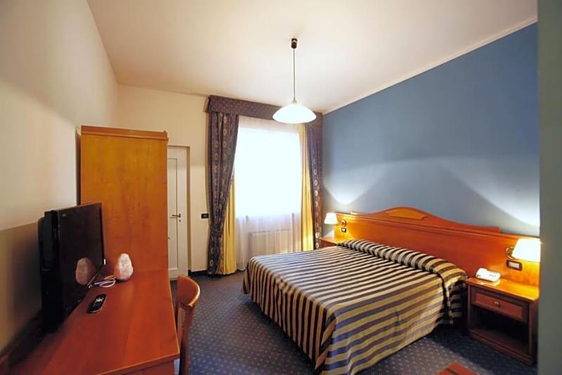Hotel De La Ville image