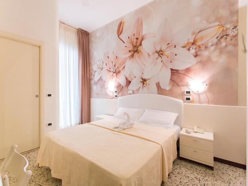 Sirena Boutique Hotel image