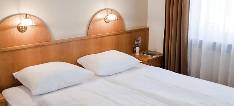 Parkhotel Plauserhof image