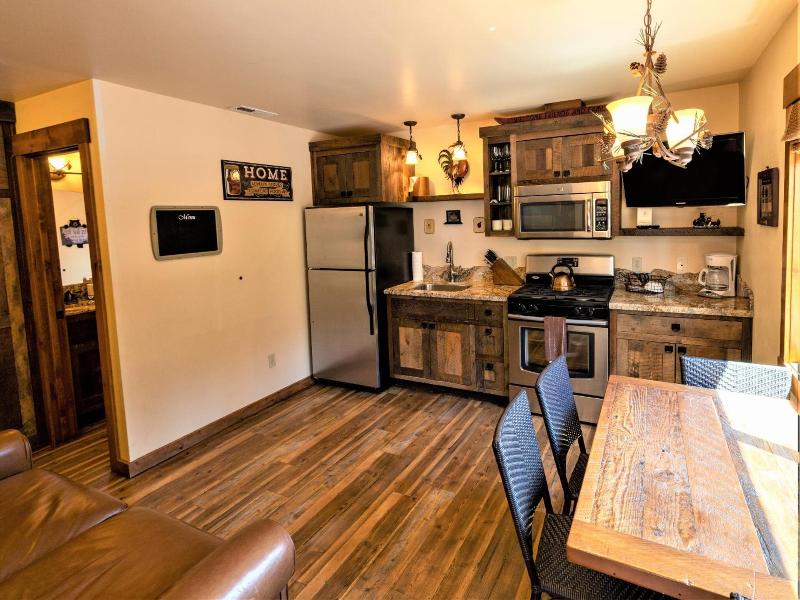Cedar Glen Lodge image