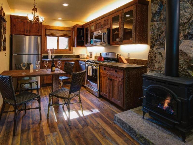 Cedar Glen Lodge image