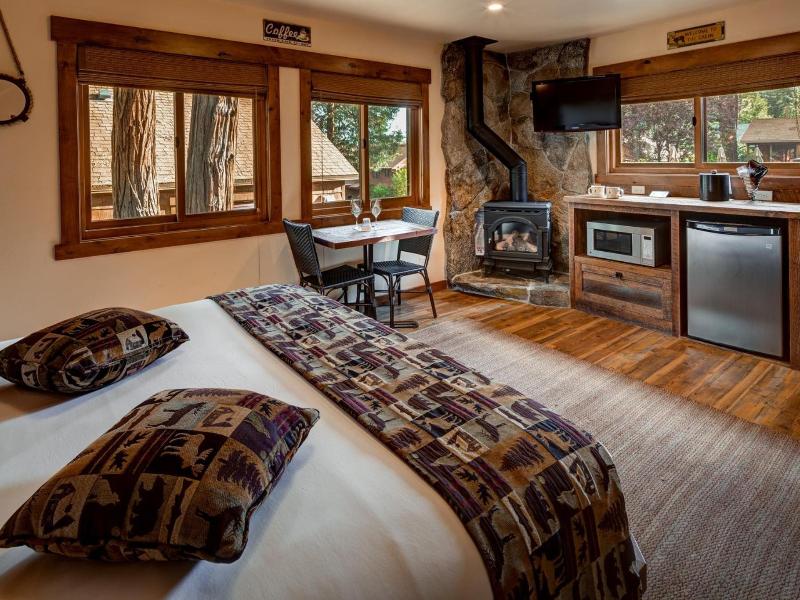 Cedar Glen Lodge image