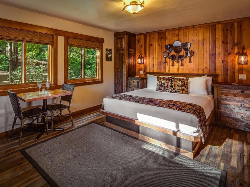 Cedar Glen Lodge image
