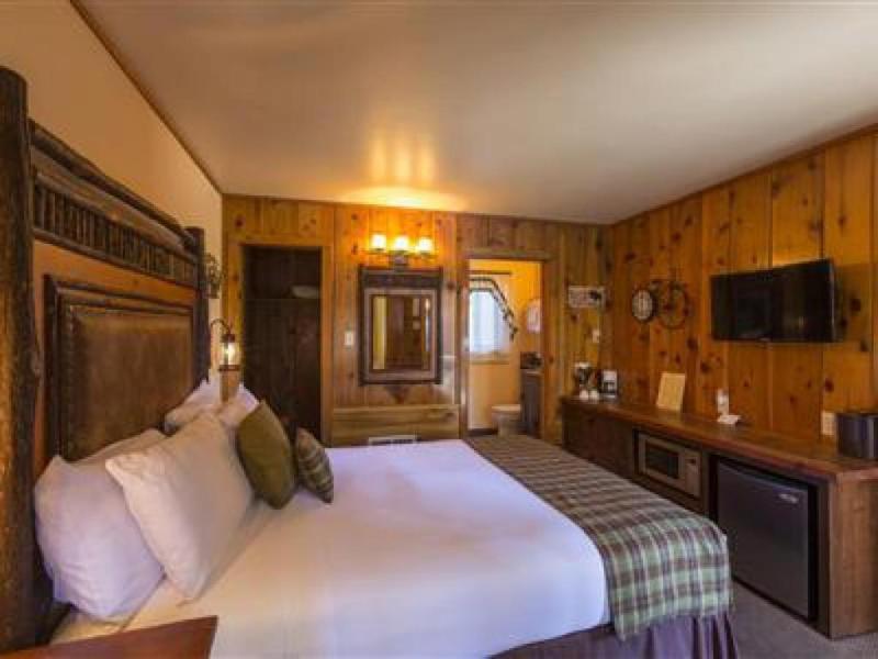 Cedar Glen Lodge image