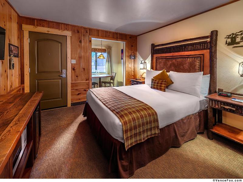 Cedar Glen Lodge image
