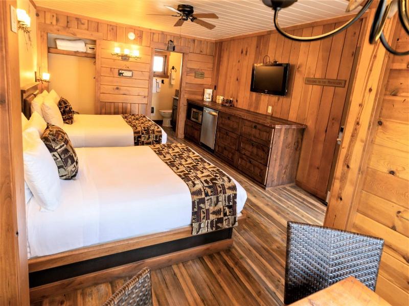Cedar Glen Lodge image