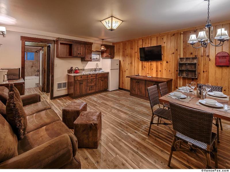 Cedar Glen Lodge image