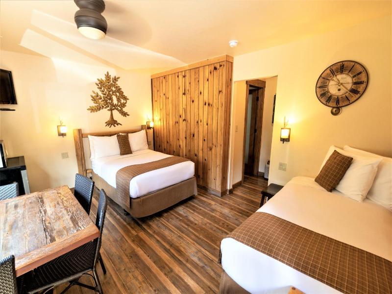 Cedar Glen Lodge image