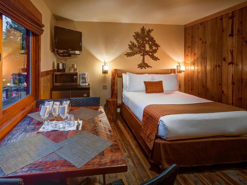 Cedar Glen Lodge image