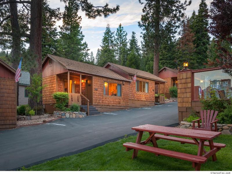 Cedar Glen Lodge image