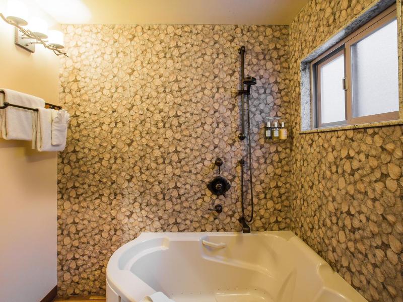 Cedar Glen Lodge image