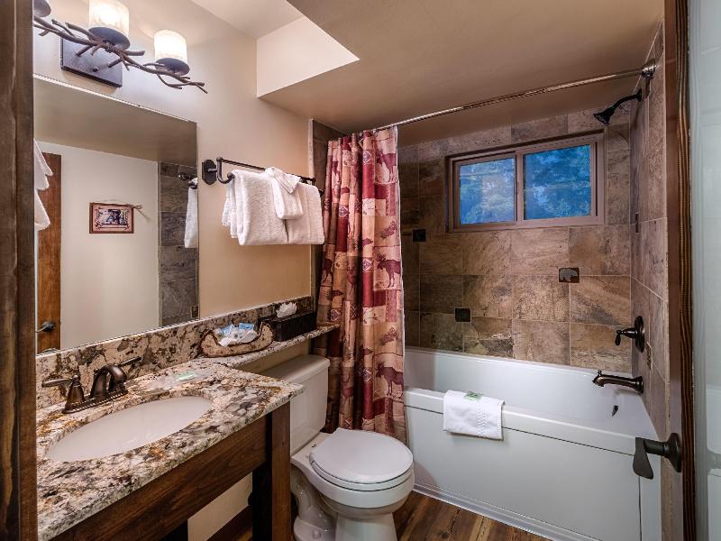 Cedar Glen Lodge image