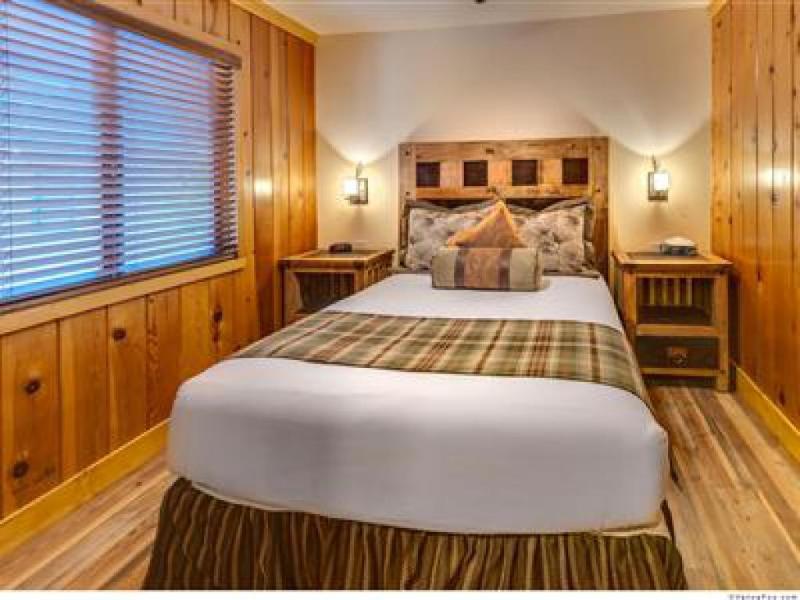Cedar Glen Lodge image
