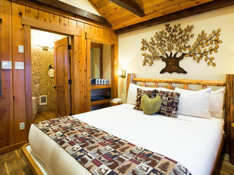 Cedar Glen Lodge image
