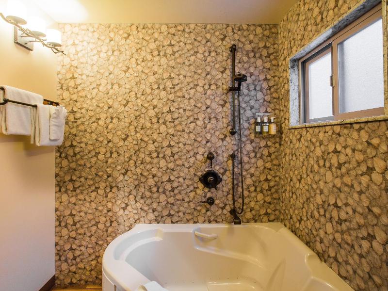 Cedar Glen Lodge image