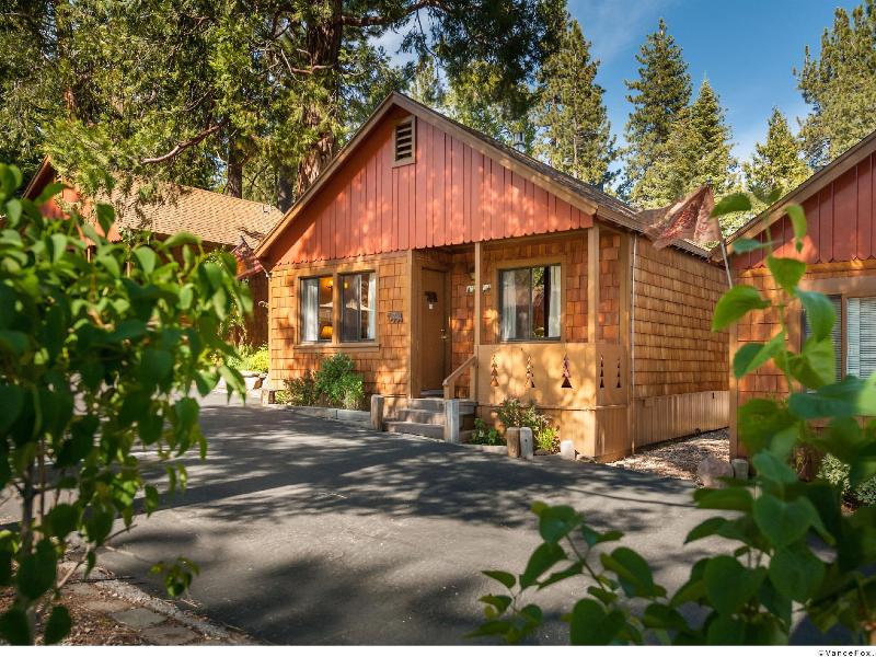 Cedar Glen Lodge image