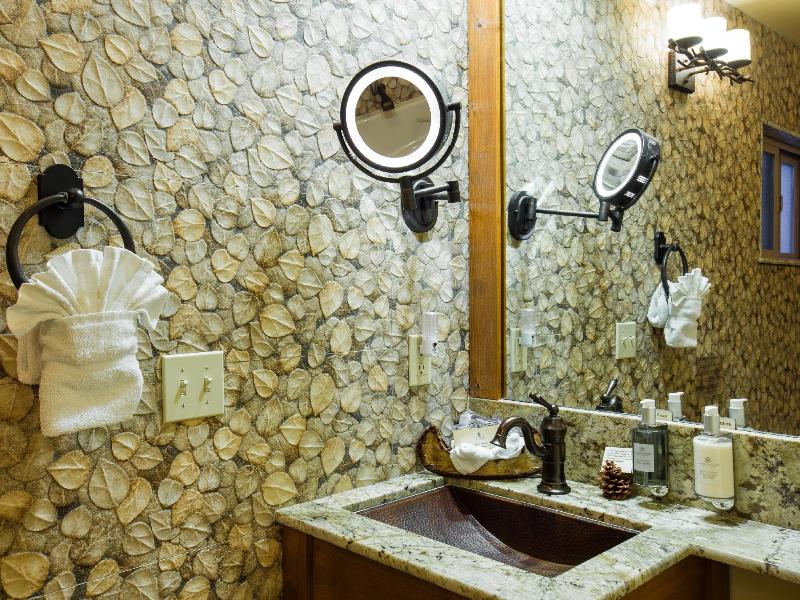 Cedar Glen Lodge image