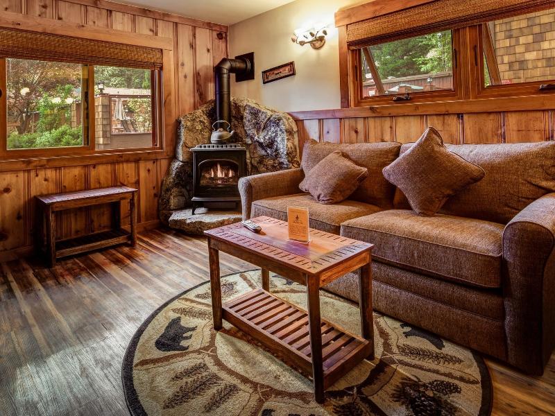 Cedar Glen Lodge image