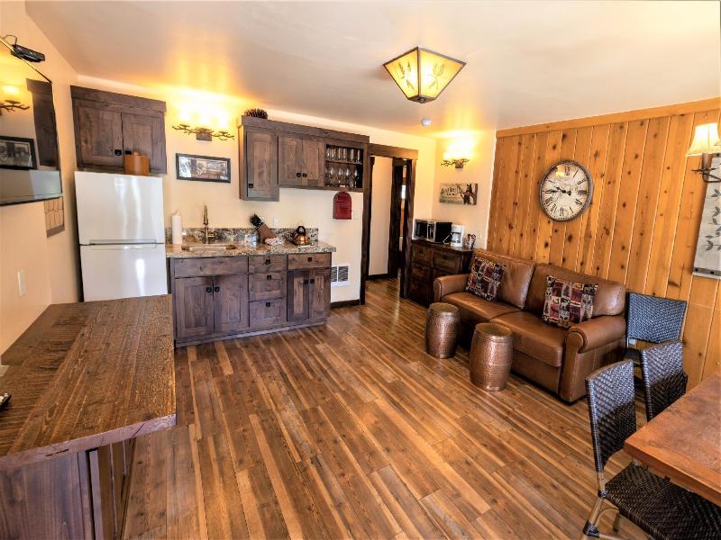 Cedar Glen Lodge image