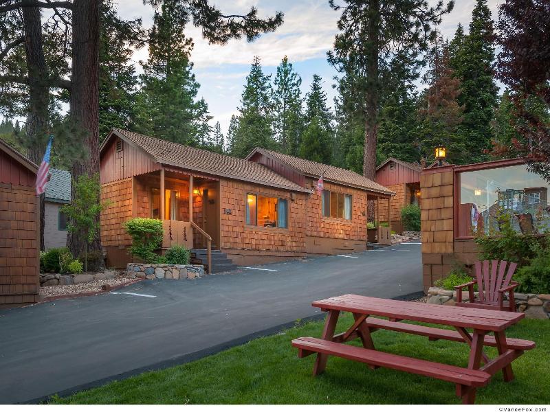 Cedar Glen Lodge image